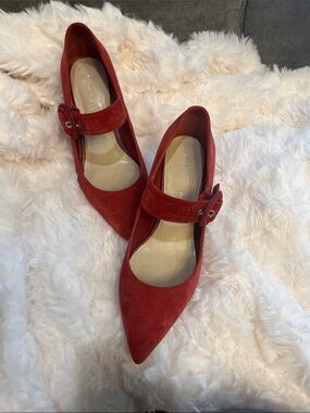 Marc Fisher Carney Medium Red Suede Heels. Size 6.5.   Like new.